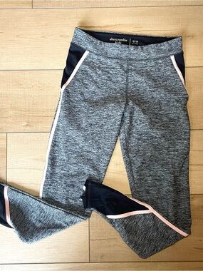 Abercrombie Kids Gray Heather Performance Athletic Leggings with Pink Trim 13/14